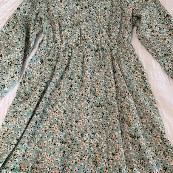 Davi & Dani Floral Dress - Picture 11 of 16